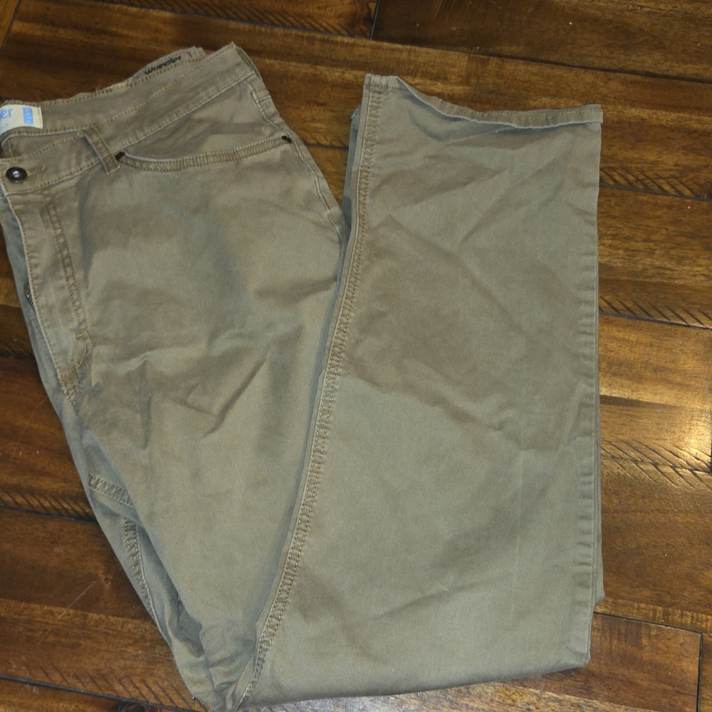 Wrangler Men's Khaki Straight FIT flex